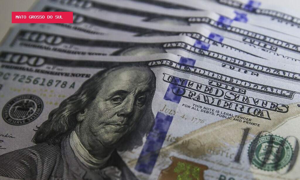 Dólar fecha semana em queda de 0,10% e termina cotado a R$ 5,12