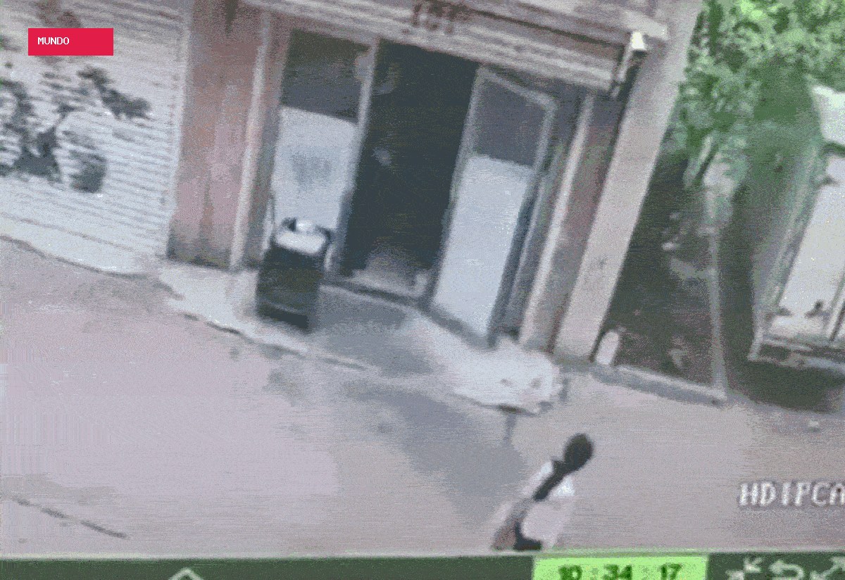 Explosão em loja arranca roupas de homem, que foge de cueca na China