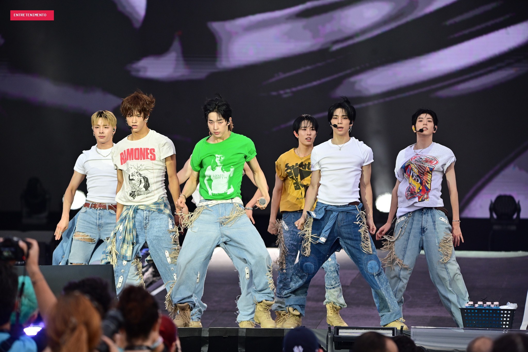 NEXZ abre dia de k-pop no Rock in Rio com saltos mortais e esbanjando português