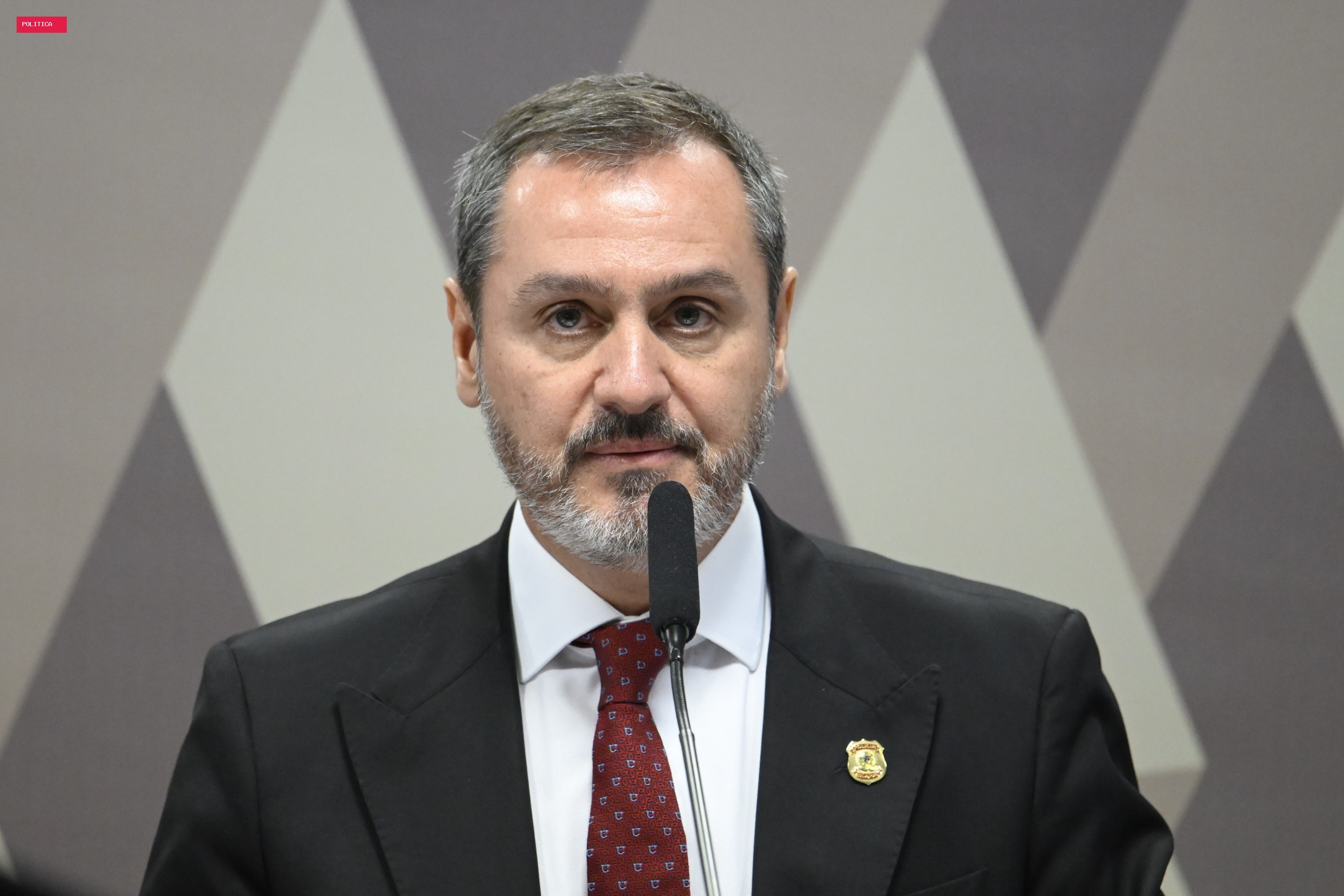 Delegados dizem que diretor da PF não pode ser afastado por decisão monocrática e defendem análise pelo