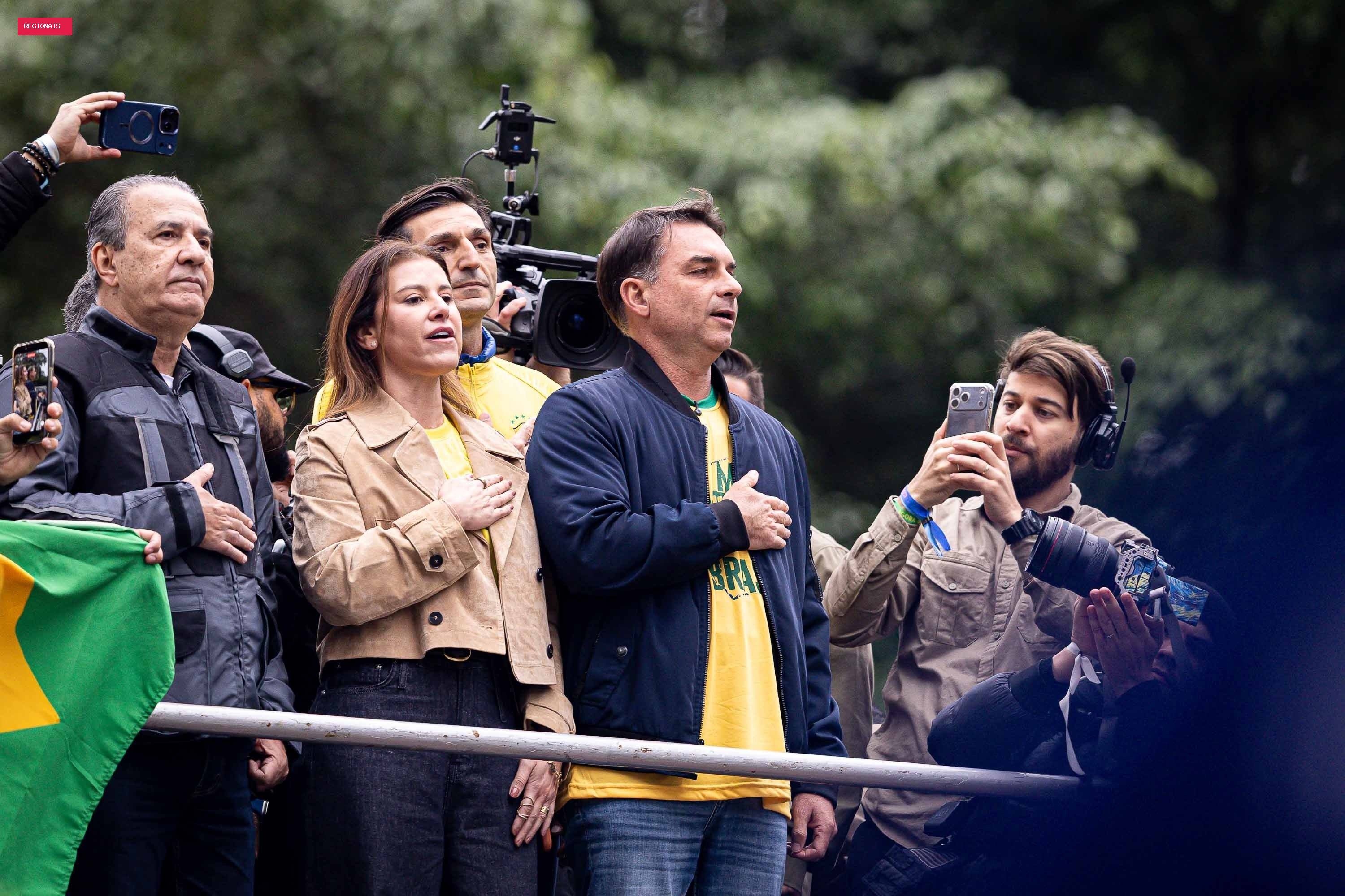 No ápice, ato com Flávio Bolsonaro reúne 28,5 mil pessoas na Paulista, aponta metodologia da USP