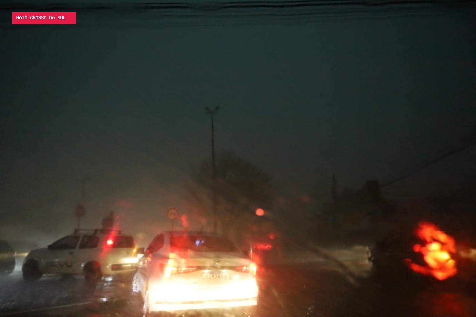 Tempestade derruba energia nos "quatro cantos" de Campo Grande