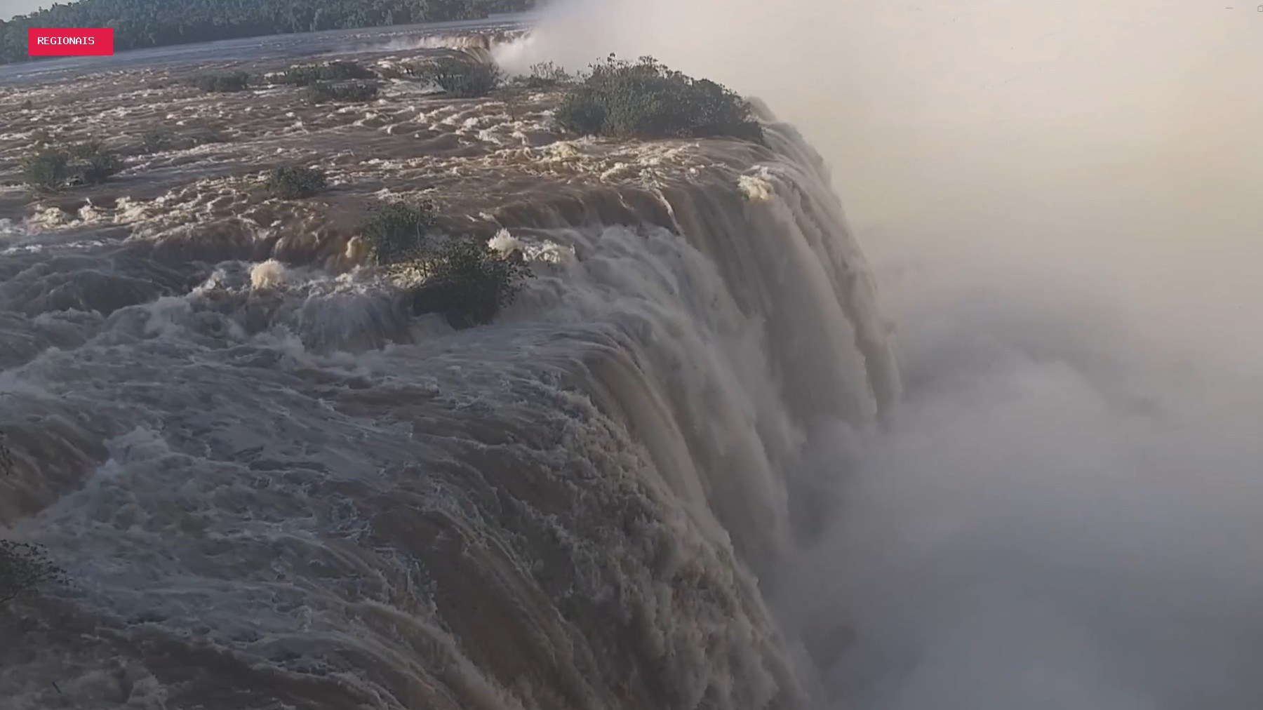 Cataratas do Iguaçu registram vazão cinco vezes maior do que o normal