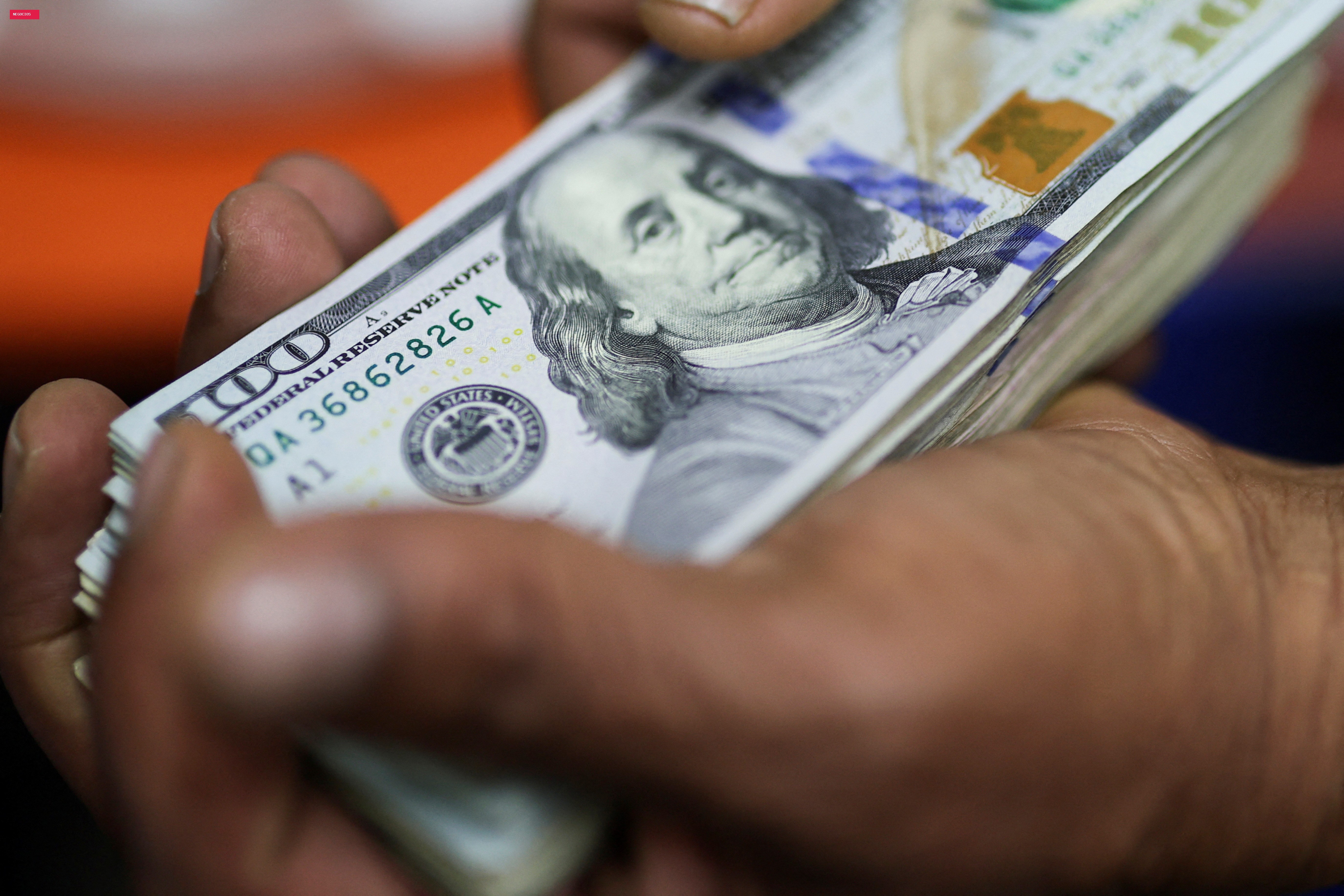 Dólar opera em alta, com inflação dos EUA no radar; Ibovespa cai