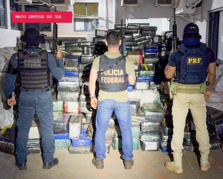 Após fuga de caminhonetes, polícia encontra 7,14 toneladas de maconha