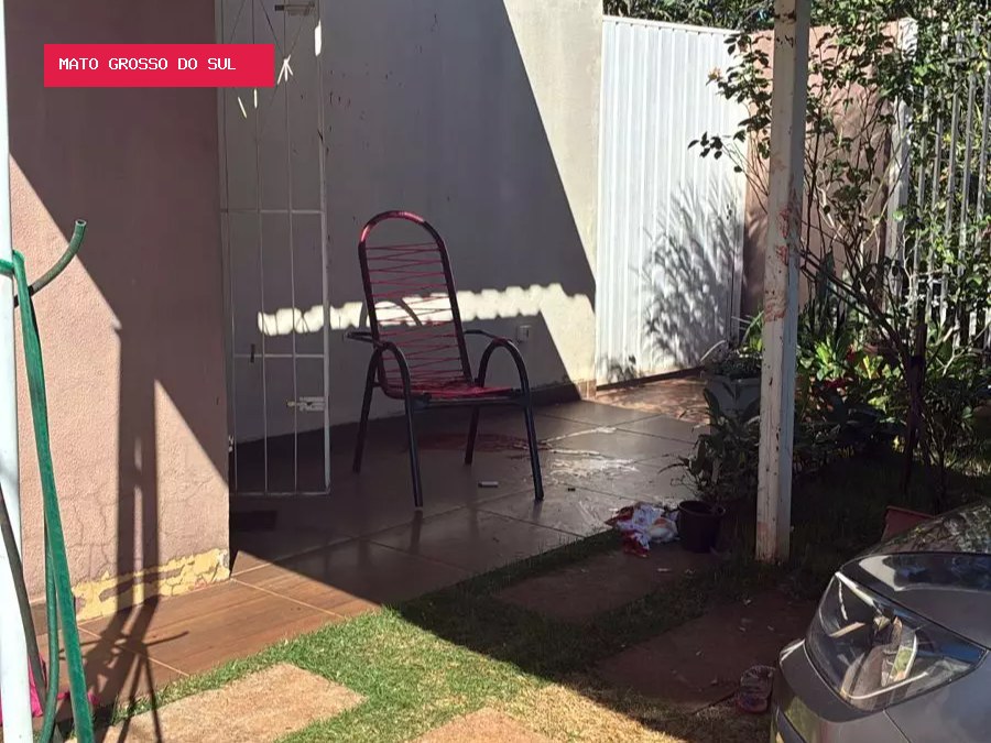 Homem ataca mãe com faca de pão no Jardim Veraneio