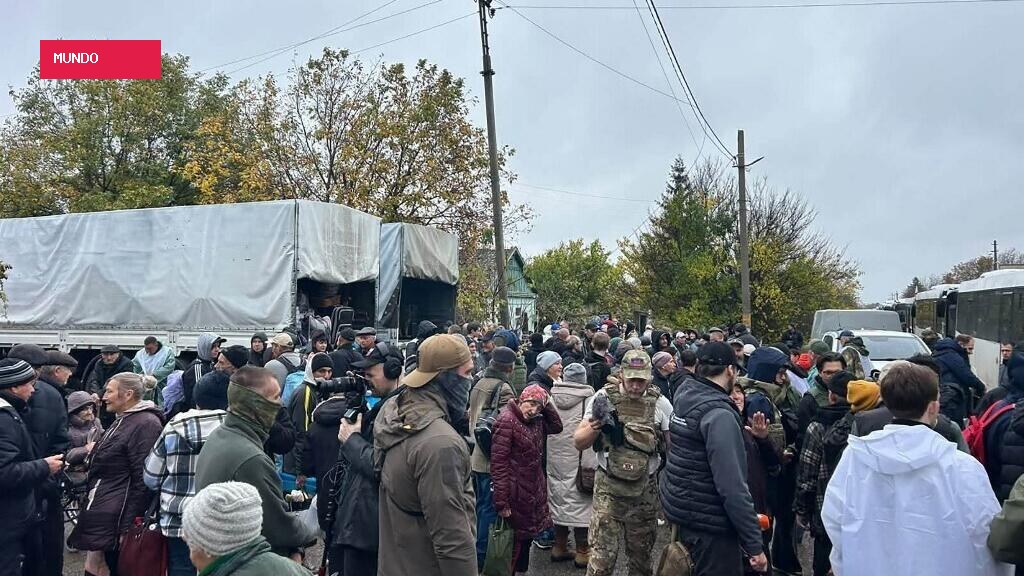 Residents leave Russian-occupied Oleshky in evacuation operation