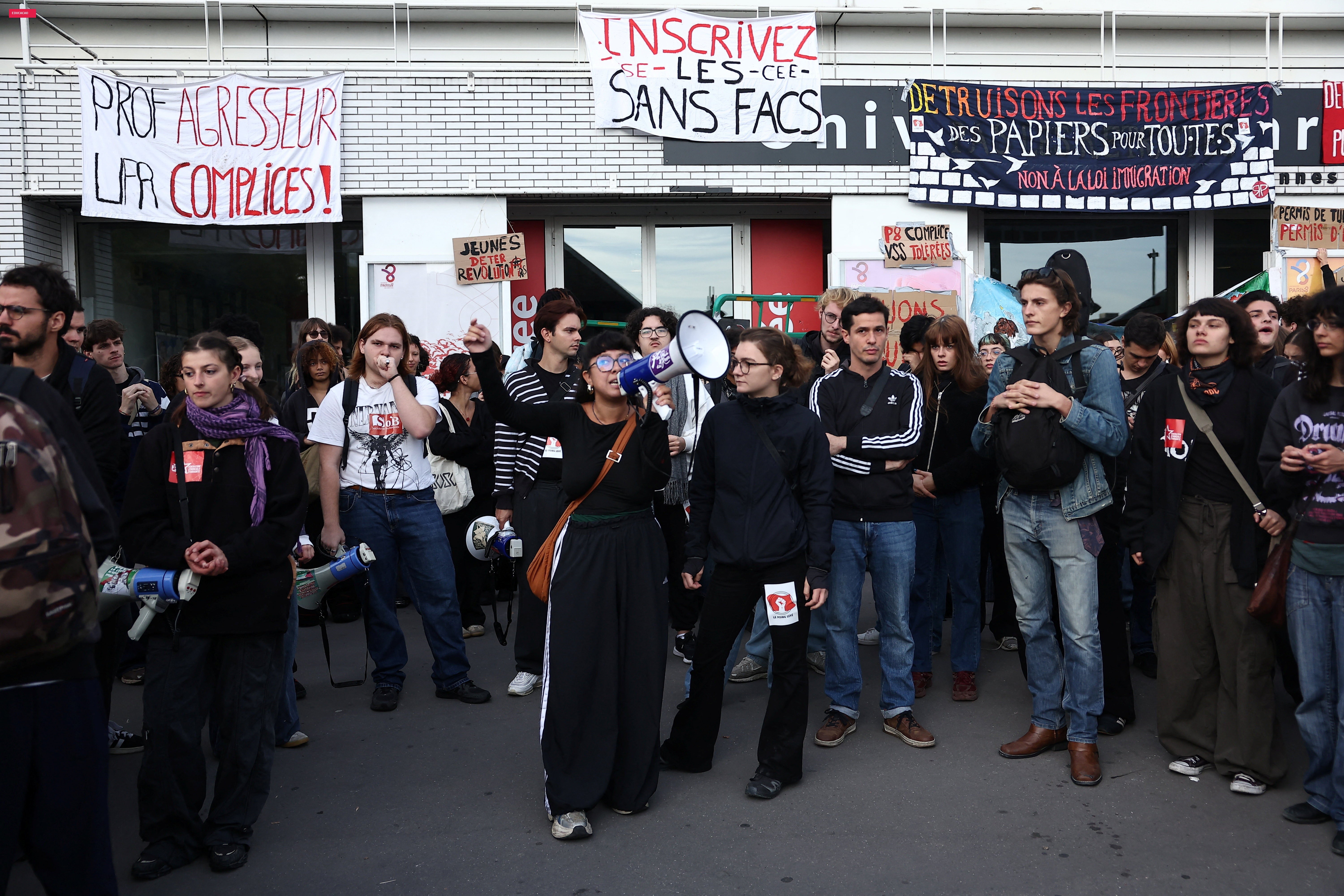 Após manifestações de estudantes de ensino médio, universidades aderem a bloqueios na França