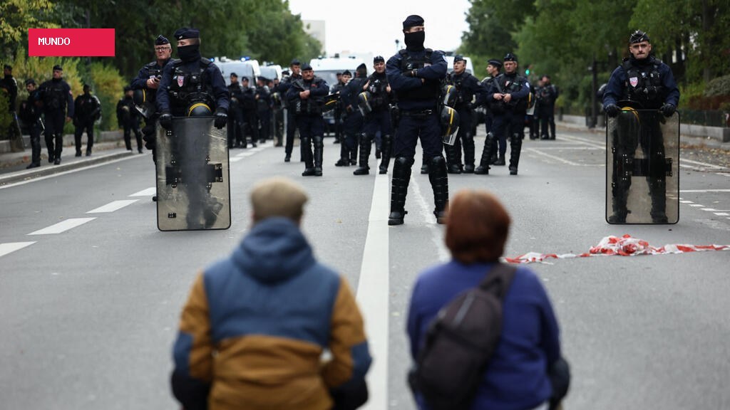 França se prepara para novo dia de protestos; Macron recebe estudantes após crítica sobre gestão da crise