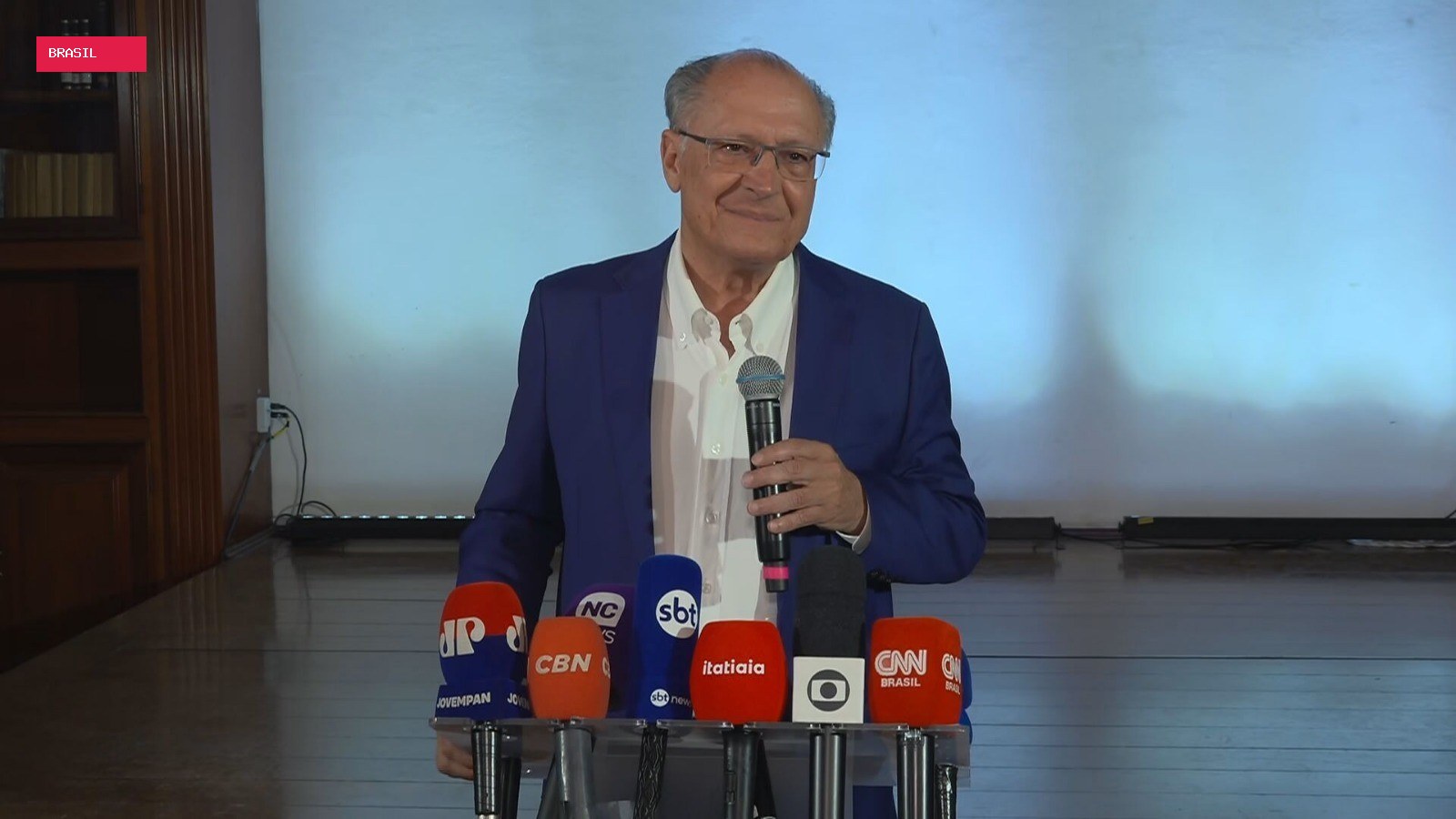 Alckmin diz que Flávio Bolsonaro fez 19 exigências e não quer abrir sigilo: 'Vida pública é pública, tem