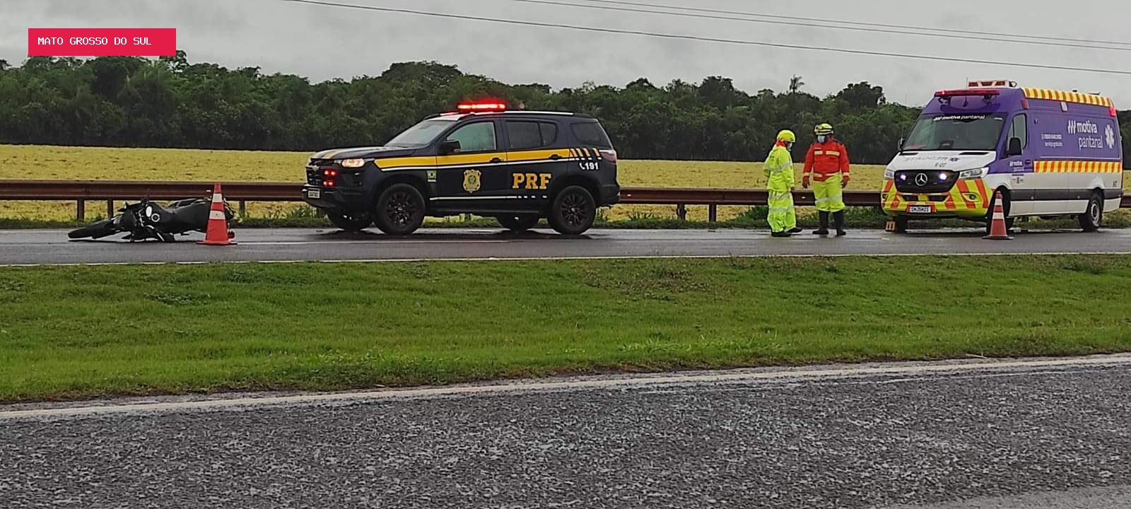Motociclista invade pista contrária de rodovia e morre atropelado por carreta