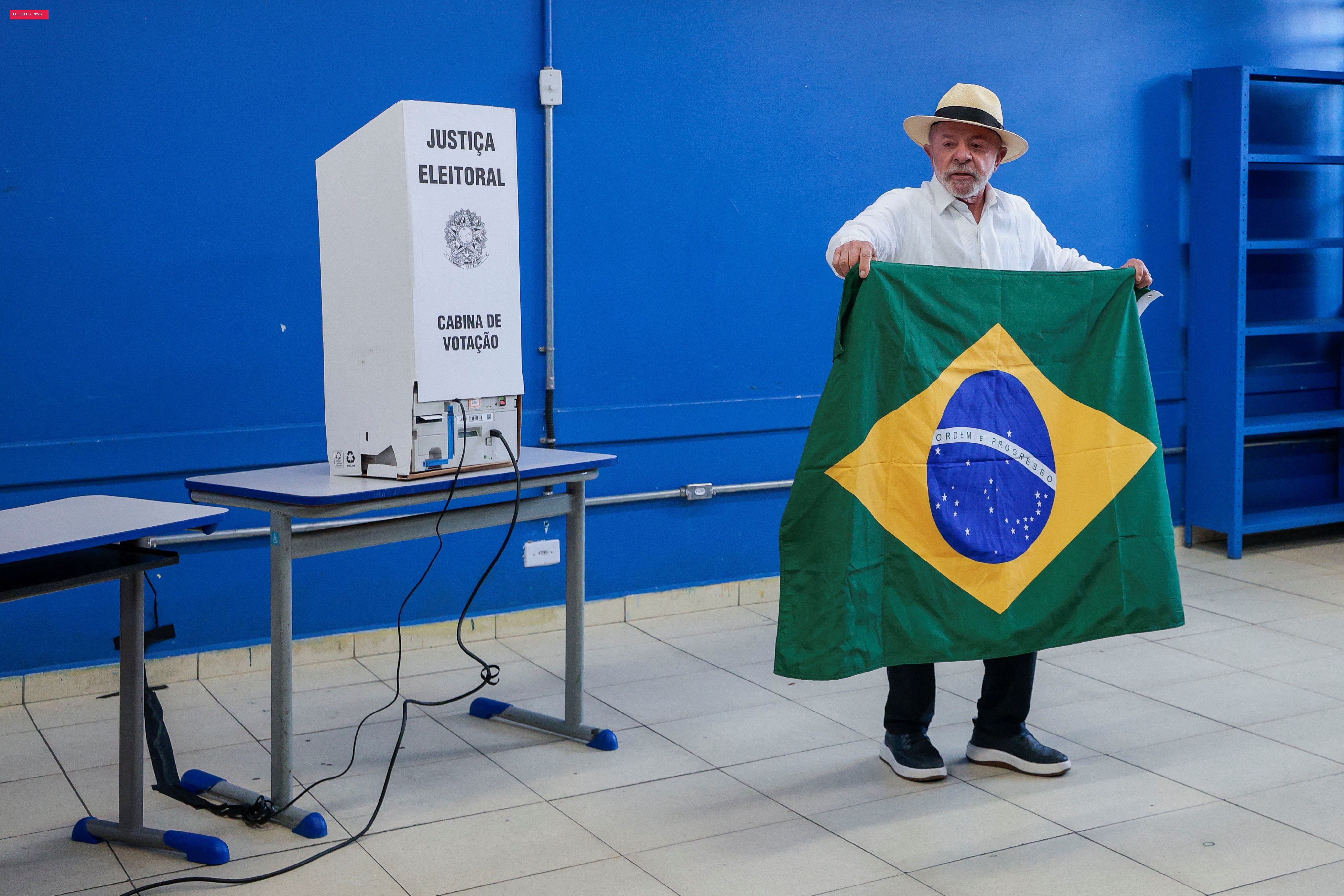 Lula diz que é o único candidato 'antissistema' e que carrega nas costas 'promiscuidade' no STF