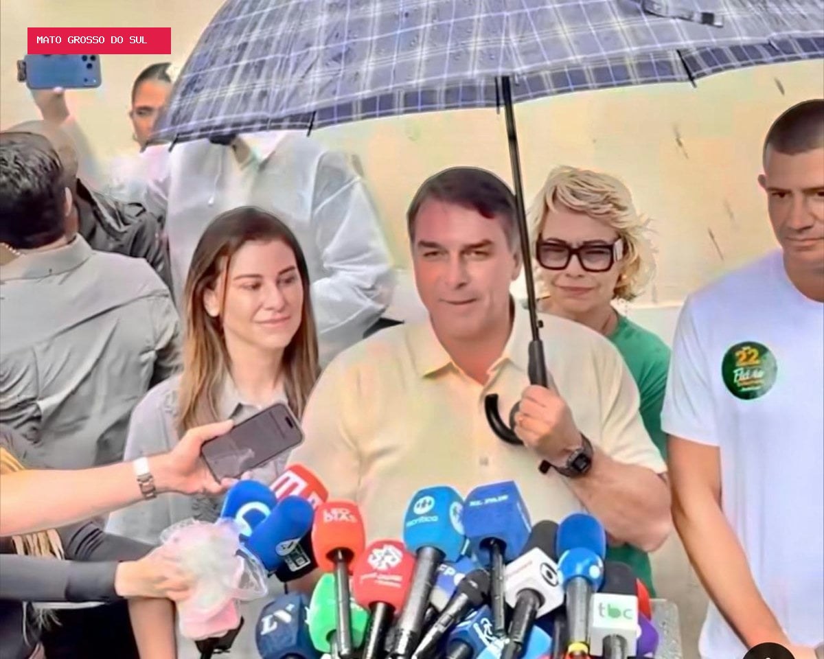 Flávio Bolsonaro vota no Rio, defende ‘mudança de verdade’ e diz ter feito campanha limpa