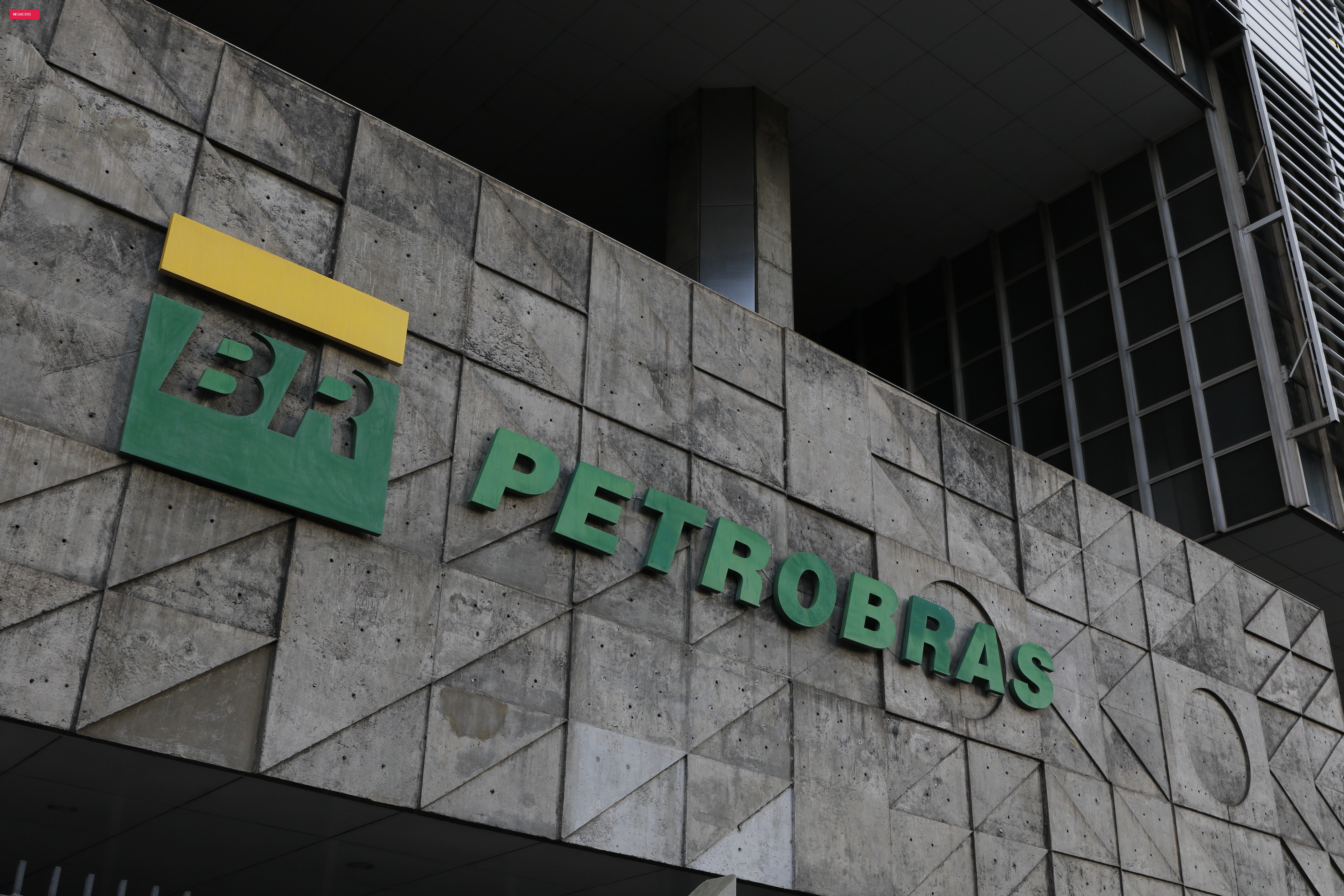 Petrobras aumenta preço do querosene de aviação em outubro