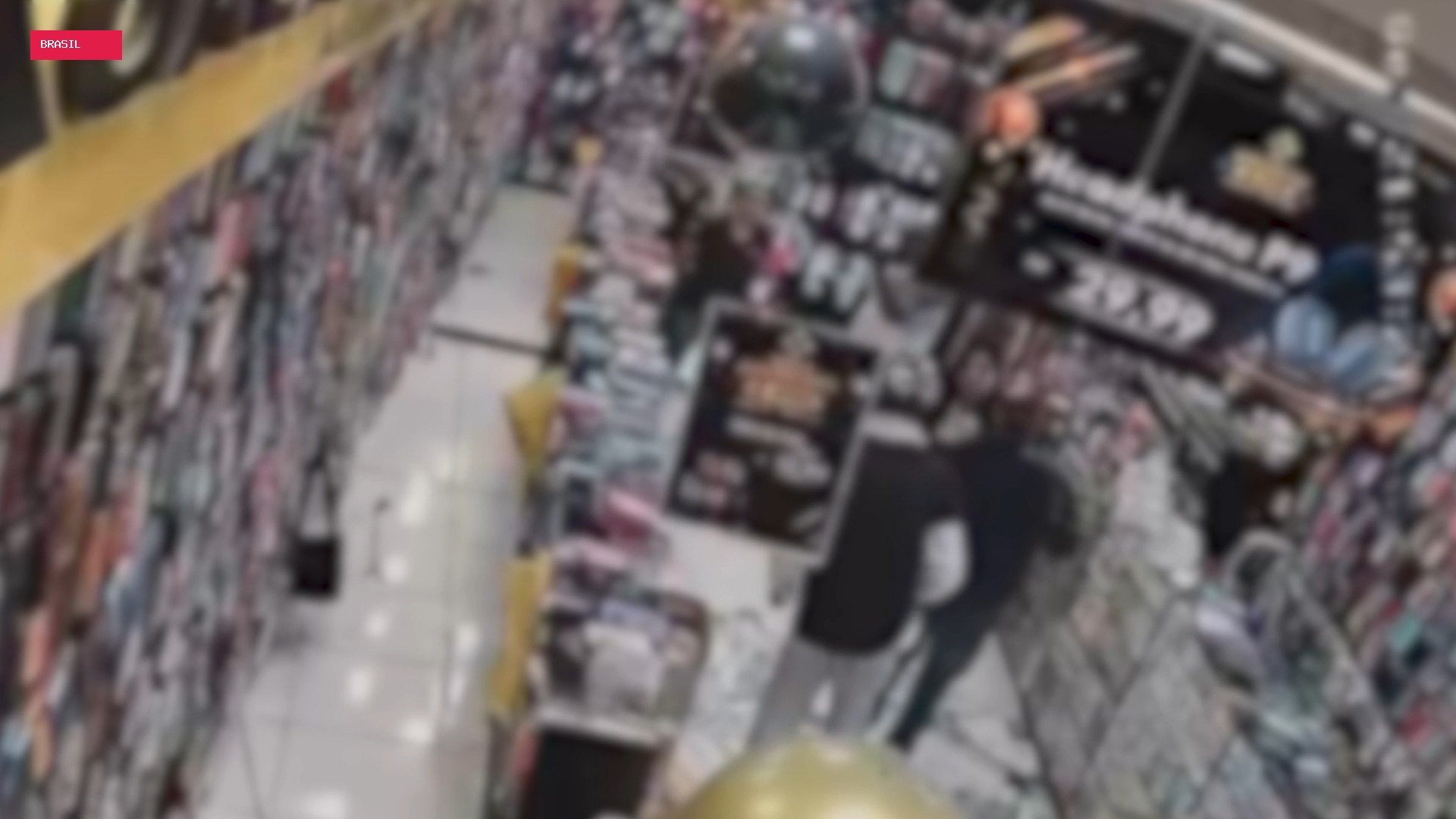 Dupla armada invade loja no fim do expediente e rende vítimas na Grande BH