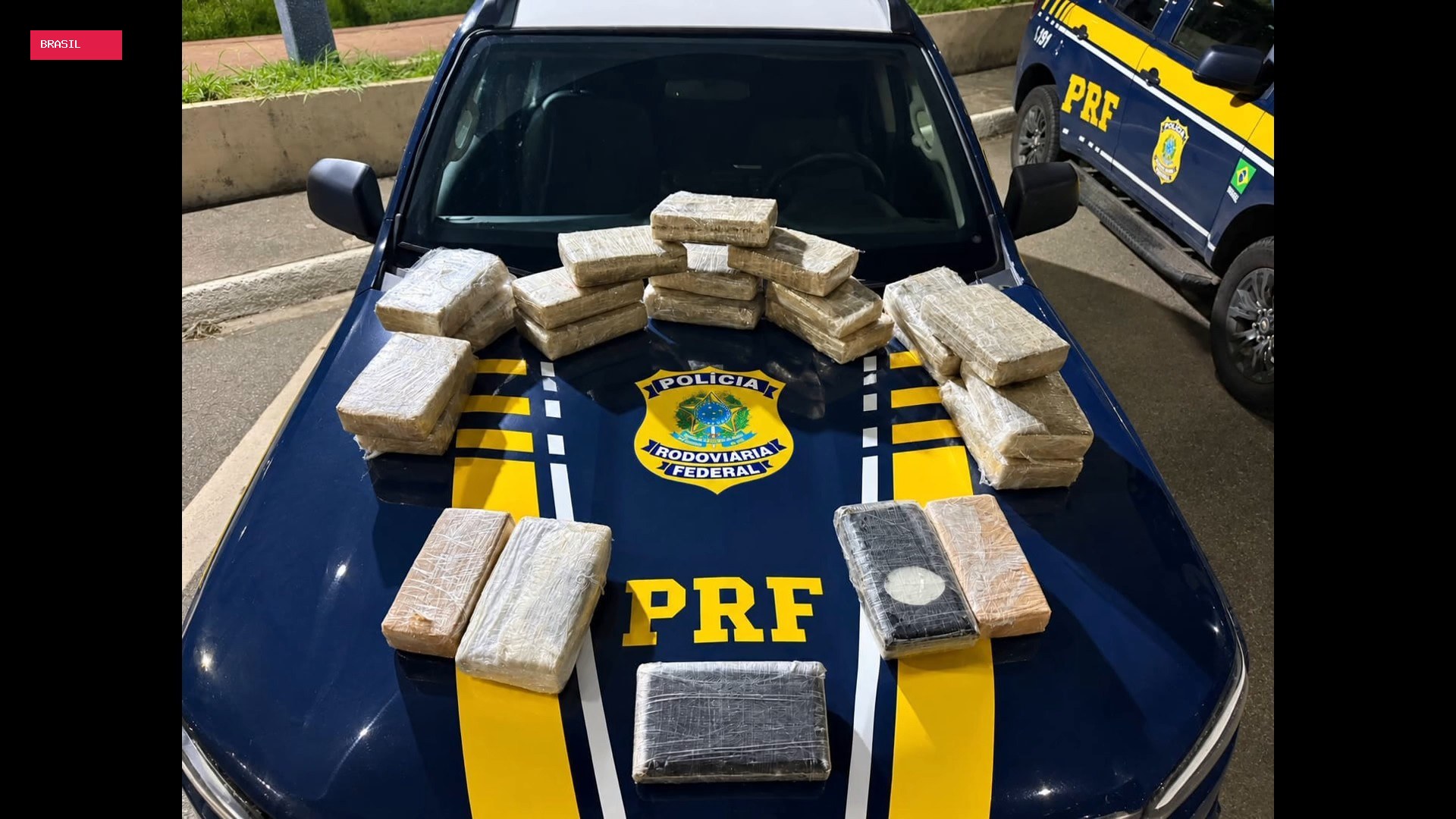Dois homens são presos com drogas escondidas em compartimento de carro na BR-262, na Grande BH