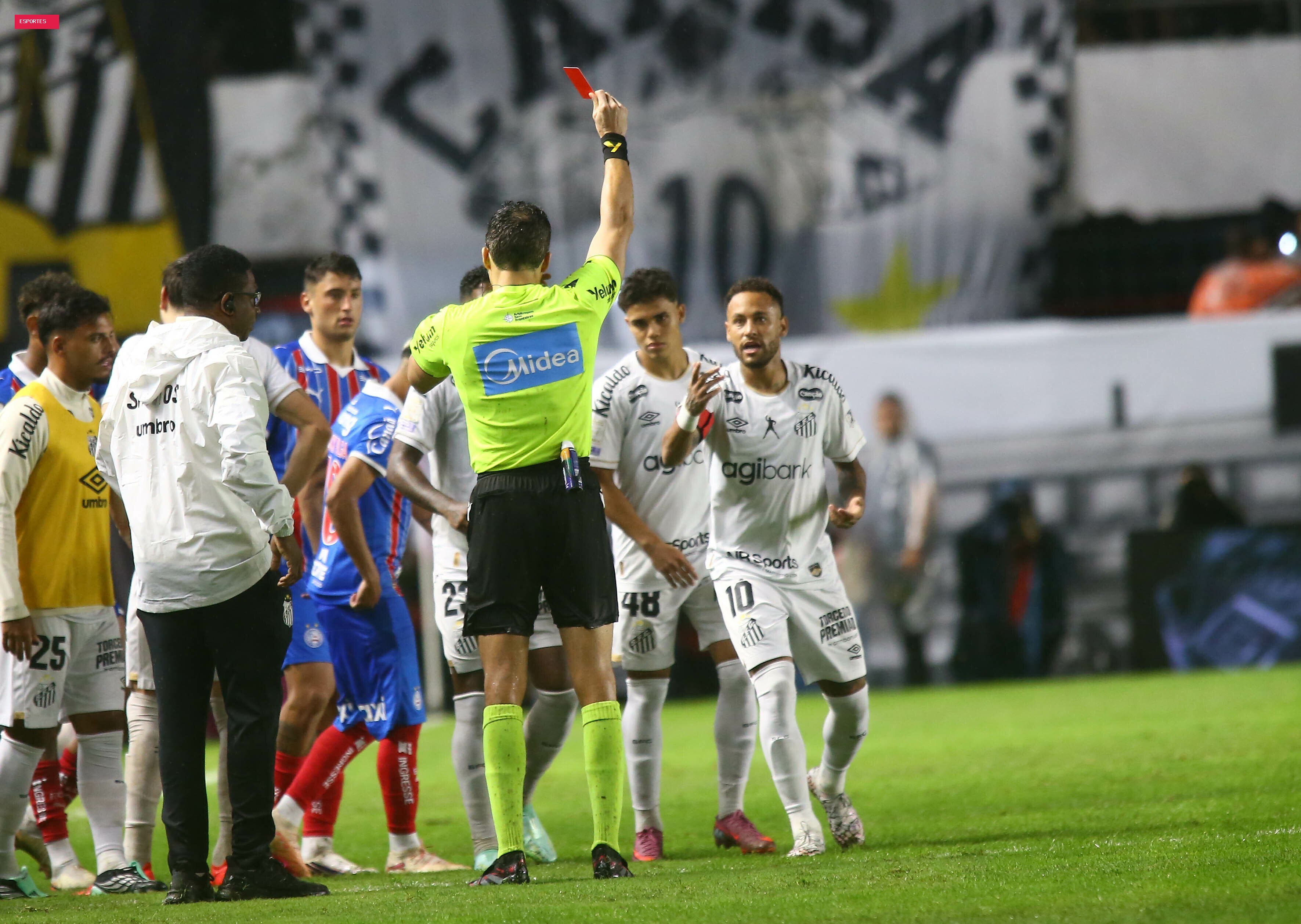 Neymar tem mais cartões do que gols pelo Santos em 2026 e vai ficar quase um mês sem jogar