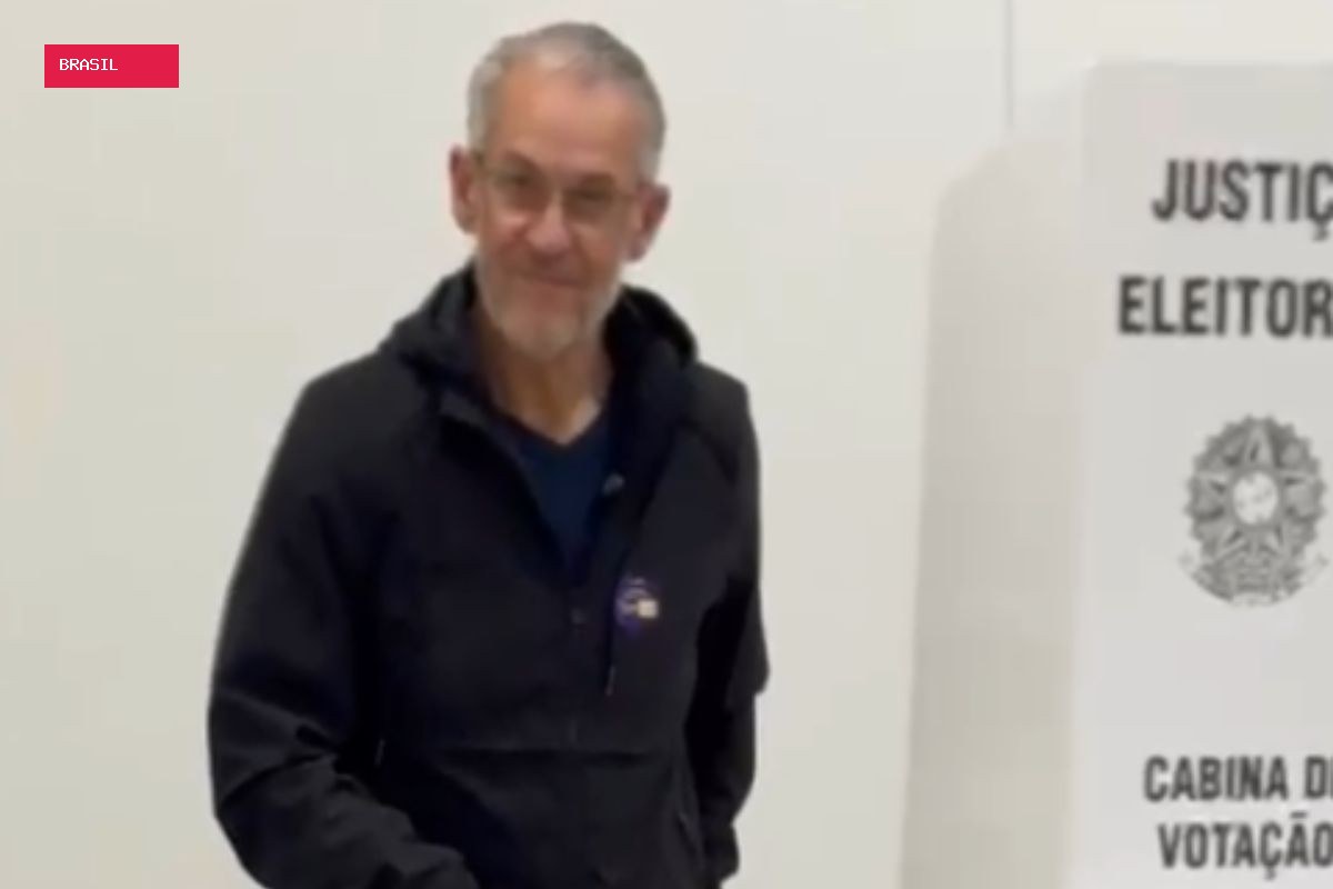 Doutor Alexandre Salomão (Mobiliza) vota em Curitiba