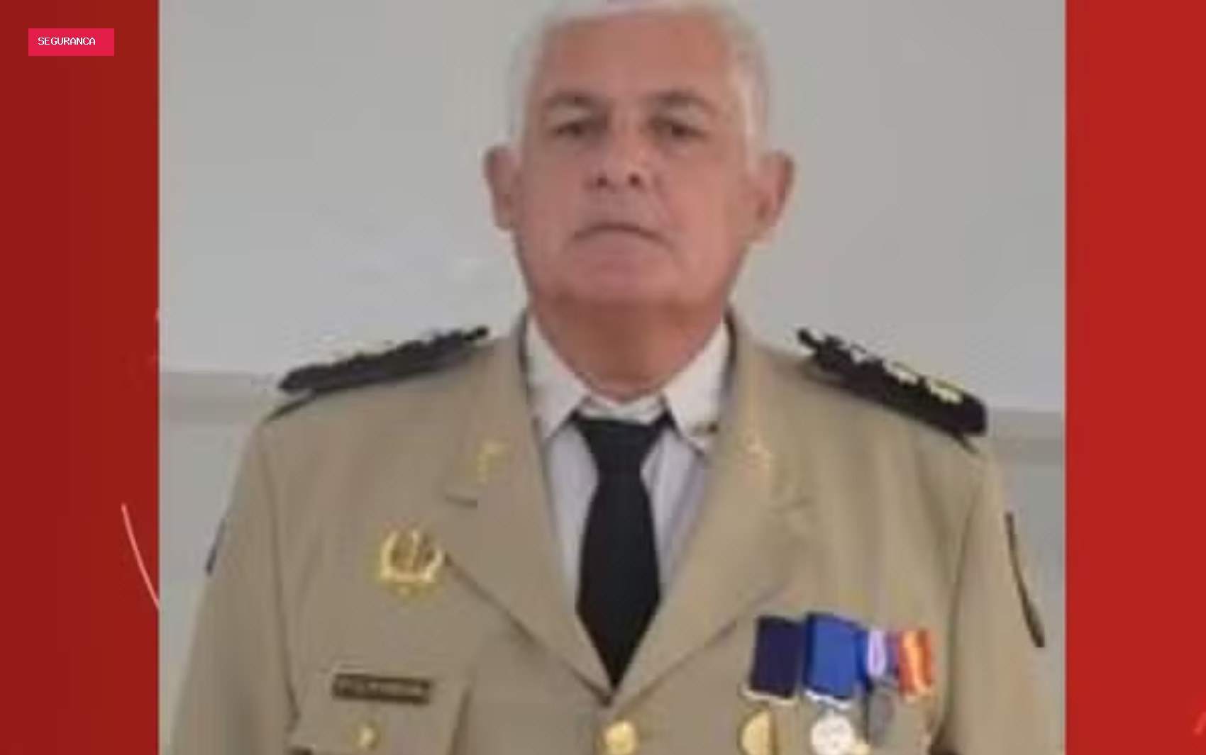 Piscina, rede de vôlei e rio no quintal: casa de tenente-coronel preso por suspeita de encobrir milícia na