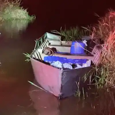 Dupla foge de abordagem e abandona carga de maconha em barco em Japorã