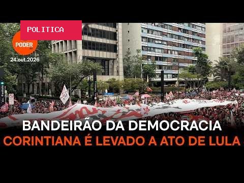 Bandeirão da Democracia Corintiana é levado a ato de Lula na Paulista