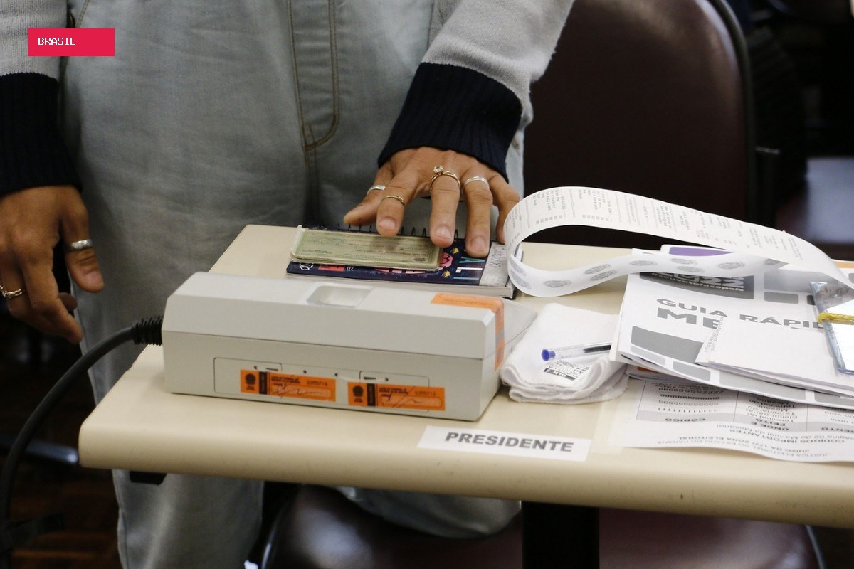 Maioria no eleitorado, minoria no poder: no Paraná, mulheres representam apenas 35% das candidaturas para