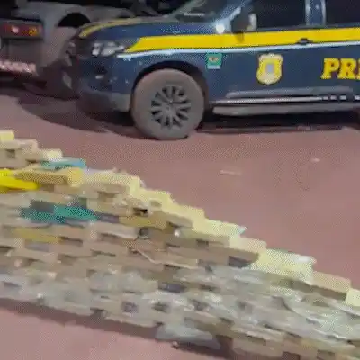 Caminhão é flagrado com 1,1 tonelada de drogas e duas pistolas na BR-262