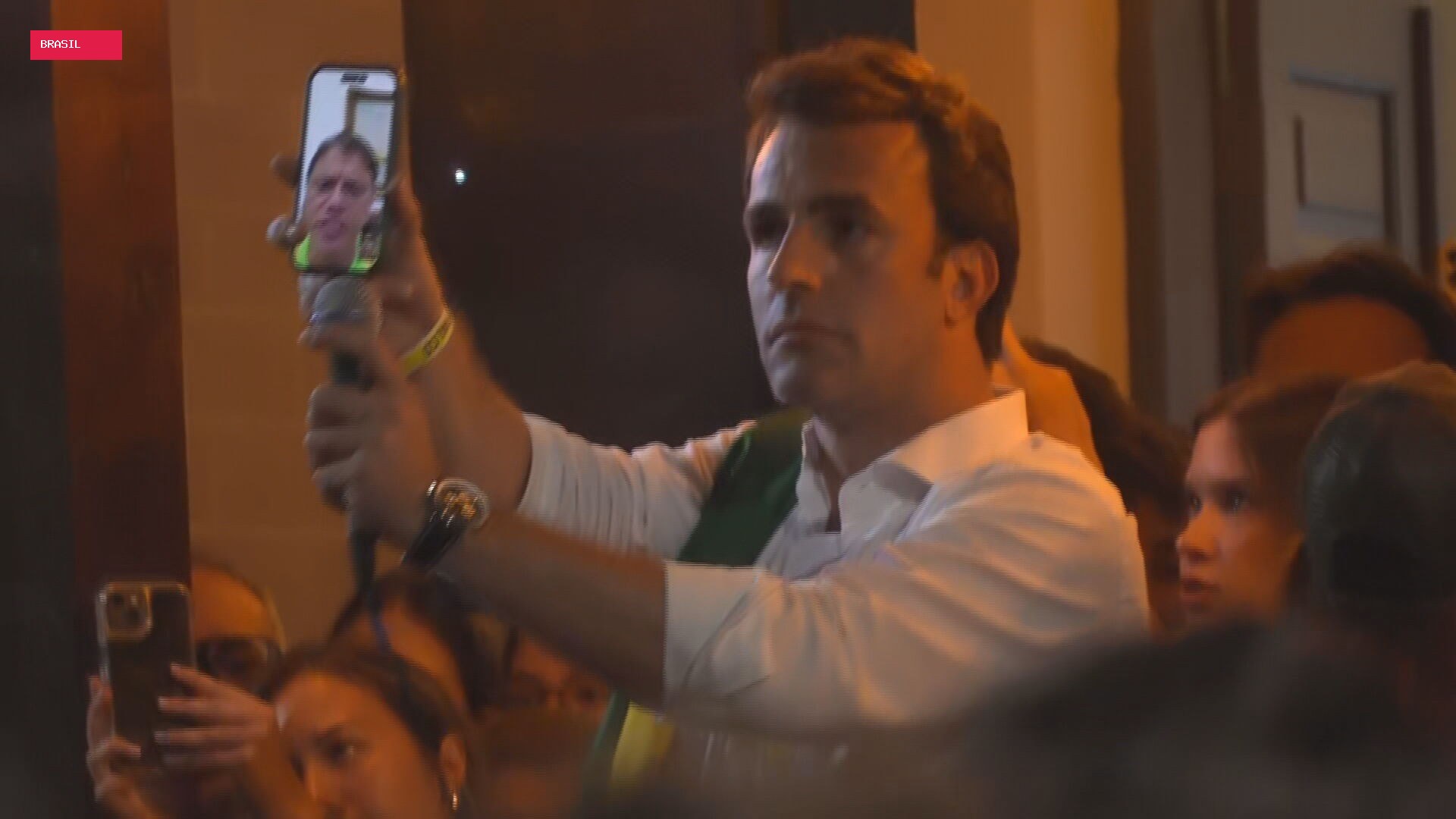 Tarcísio participa por chamada de vídeo de ato de estudantes em apoio a Flávio Bolsonaro em SP