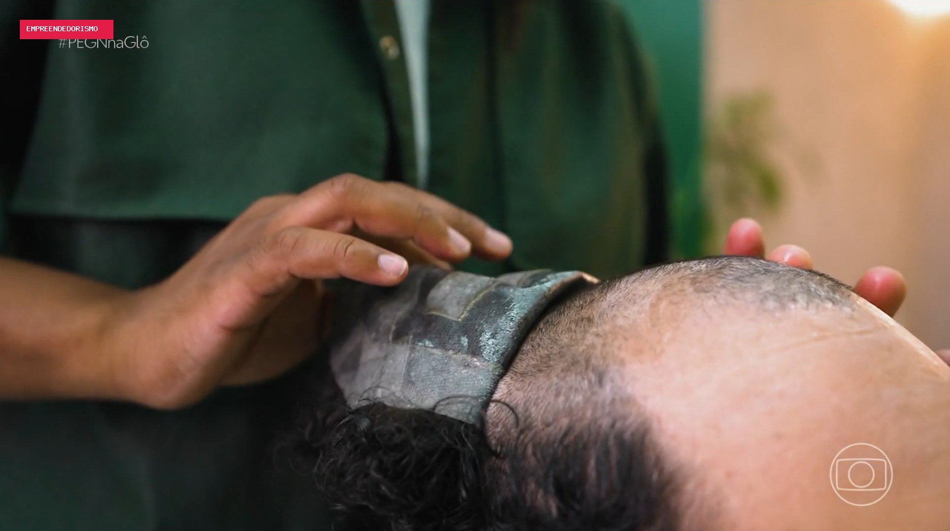 Empreendedor cria próteses capilares para cabelos afros e fatura R$ 250 mil por mês