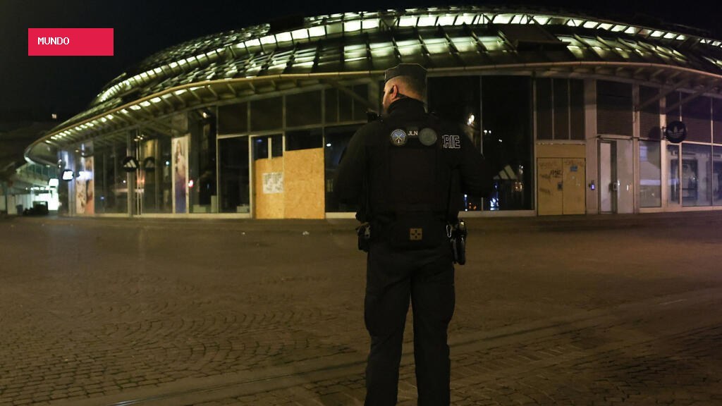 Após segunda noite de toque de recolher, premiê da França se reúne com líderes de sindicatos