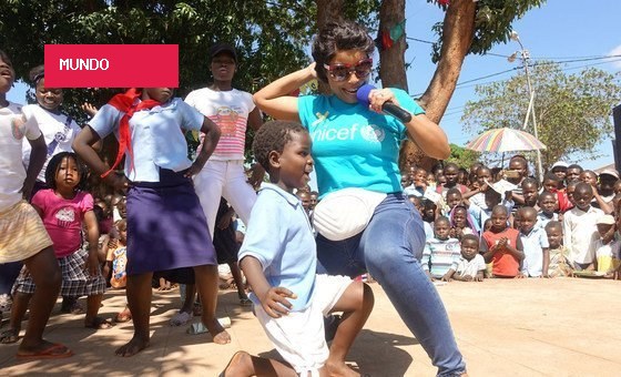 Cantora de Moçambique diz que é hora de as crianças transformarem o mundo