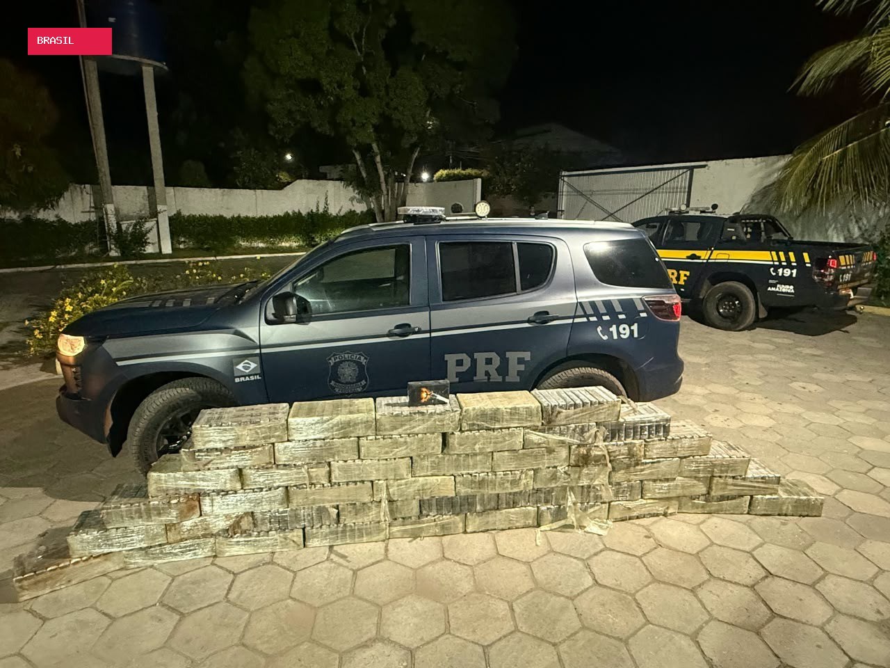 PRF apreende cerca de 450 kg de cocaína escondidos em compartimentos de caminhão no MA